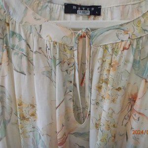 Maven Boho Spring Flower top, Size M-L